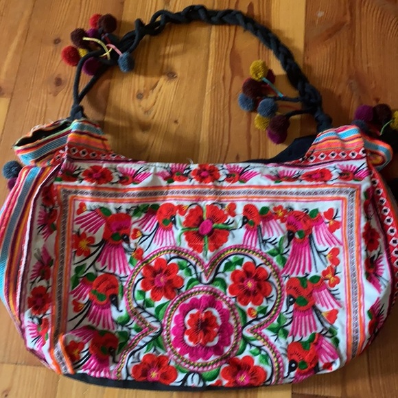 Handbags - Embroidered boho bag/purse